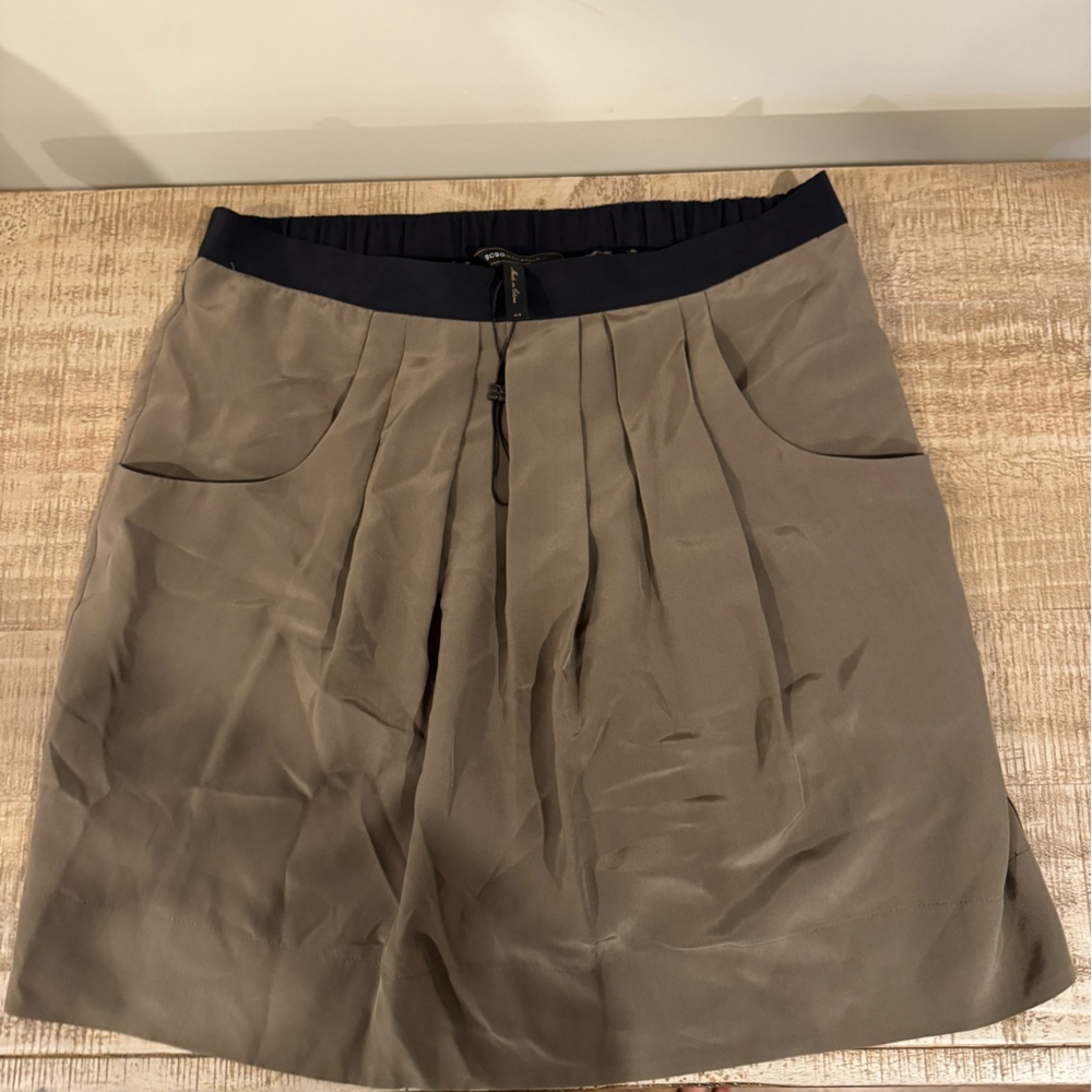 BCBGMaxAzria Tan and Black Pleated Skirt Sz 4